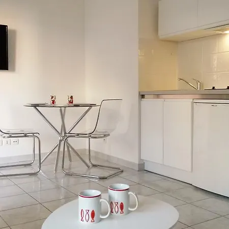 Apartment Port *