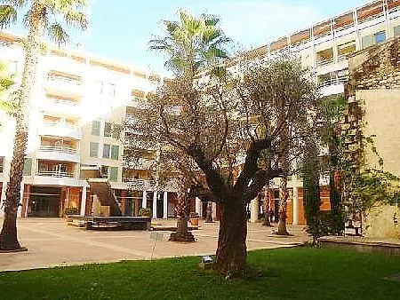 Port Apartment *