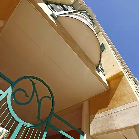 Apartment Port